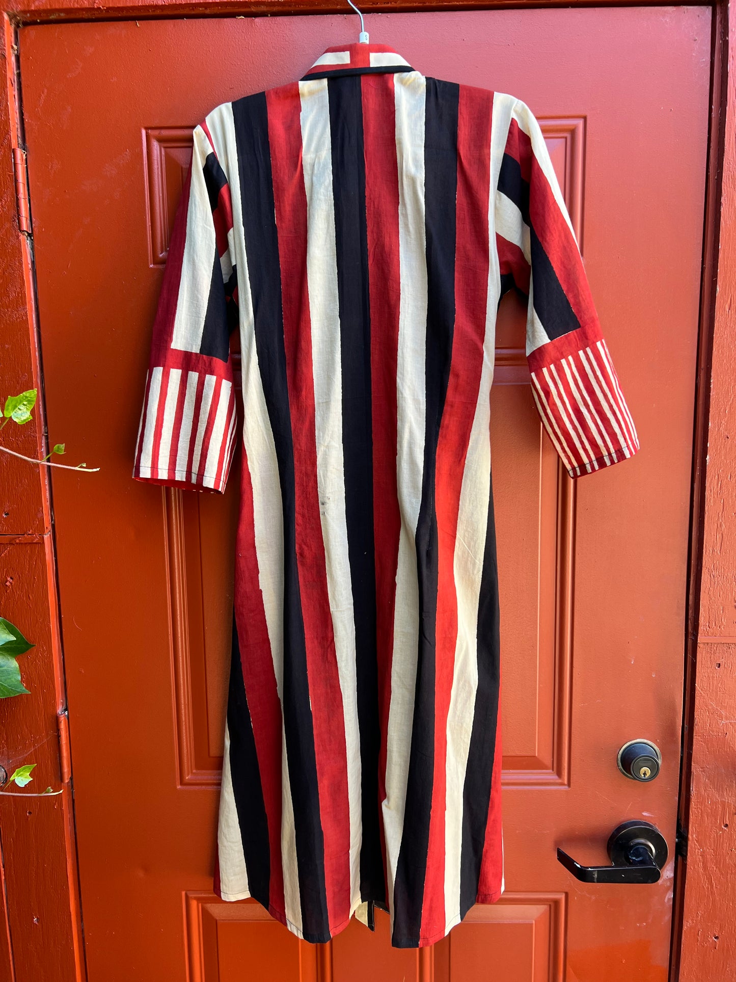 BLOCK PRINT SHIRT DRESS: Bold, Black & White