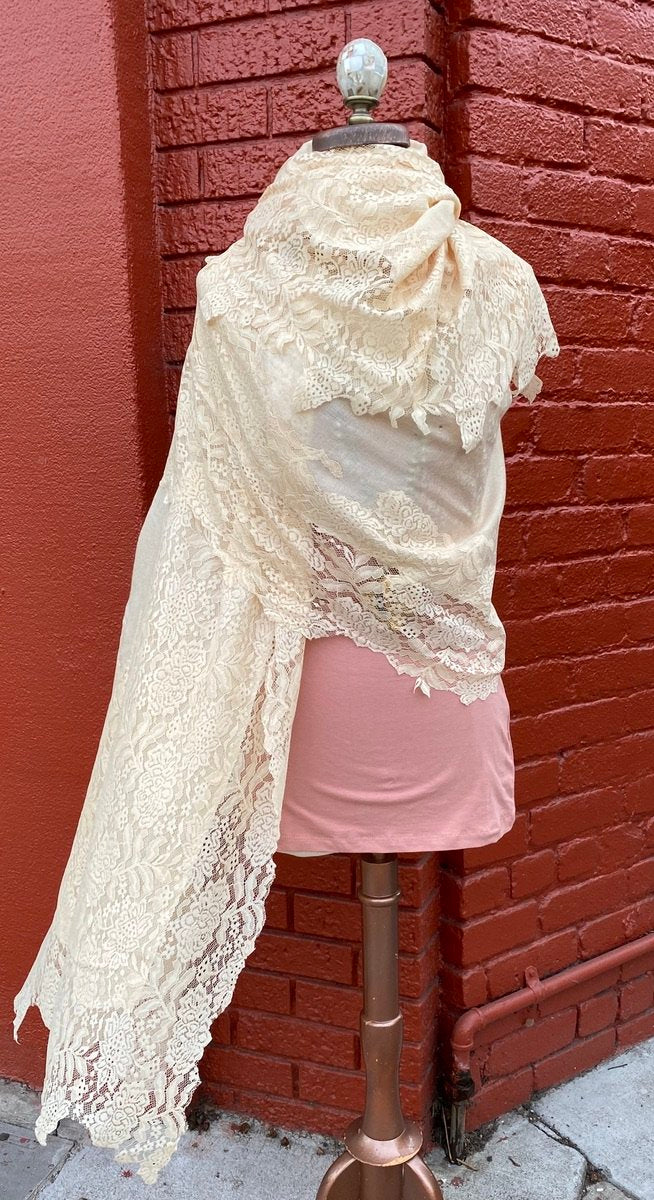 Soft Pashmina Lace Shawl wool creamy off white Andrea Serrahn Serrahna