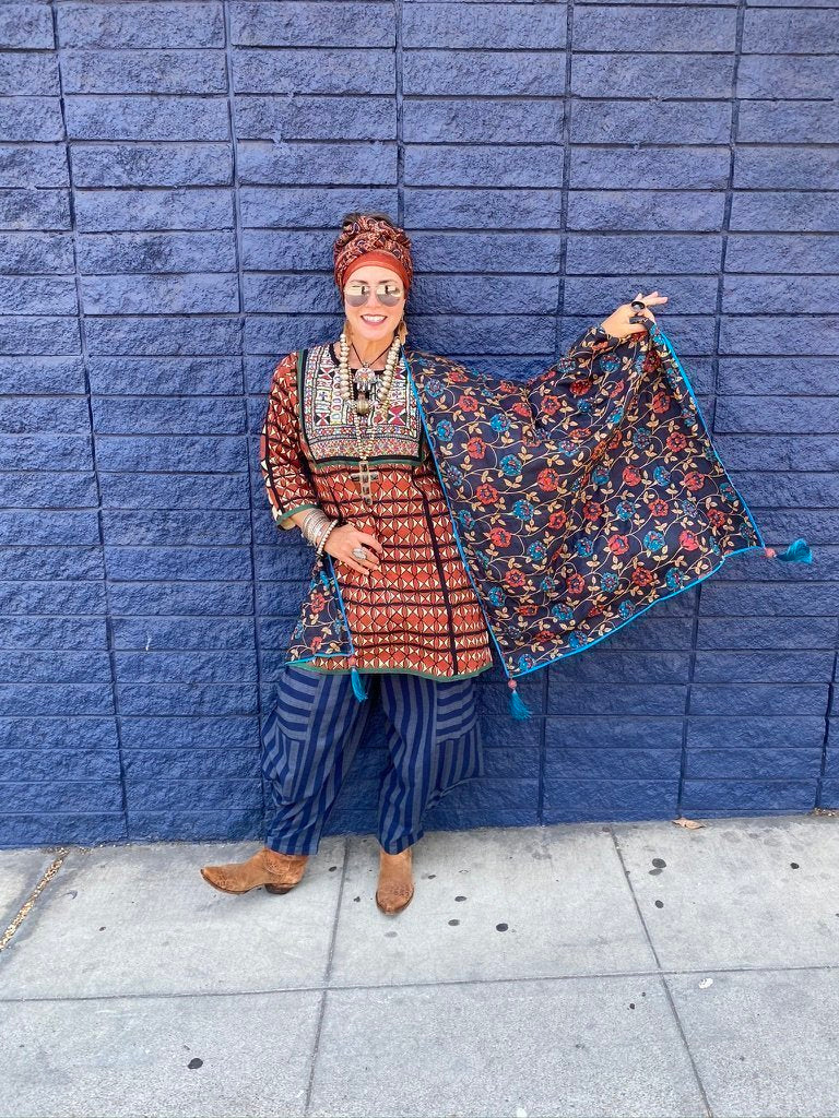 MIDNIGHT FLOWER SHAWL