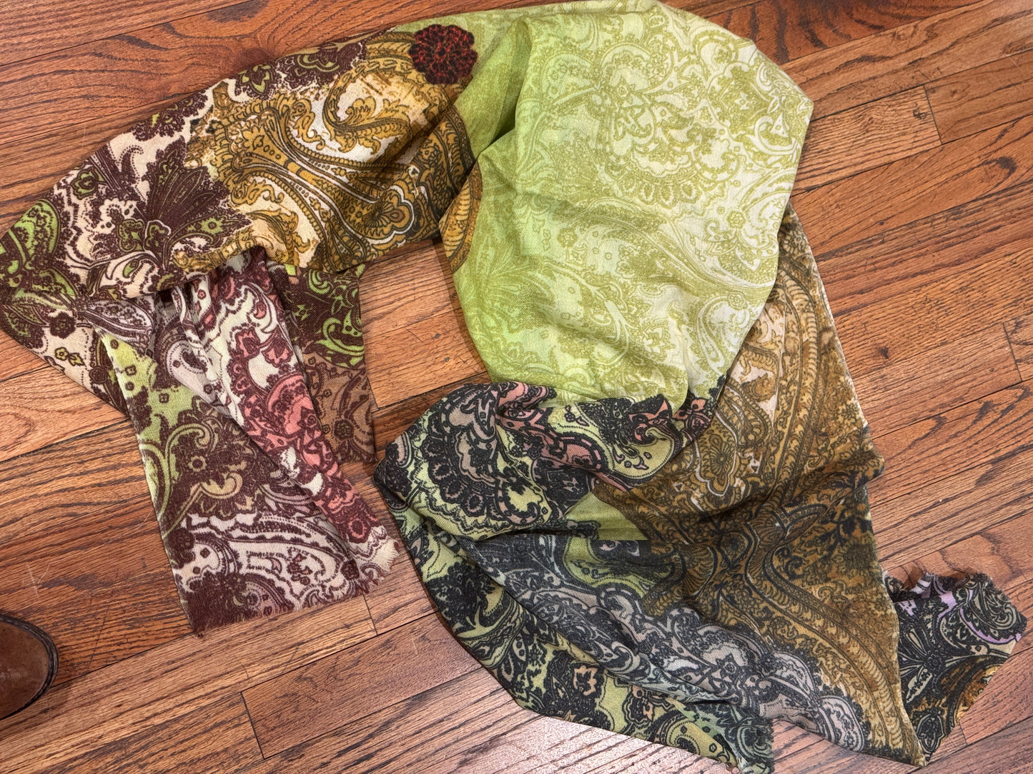 PISTACHIO PAISLEY PRINT PASHMINA