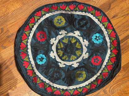 POUF SILK EMBROIDERED