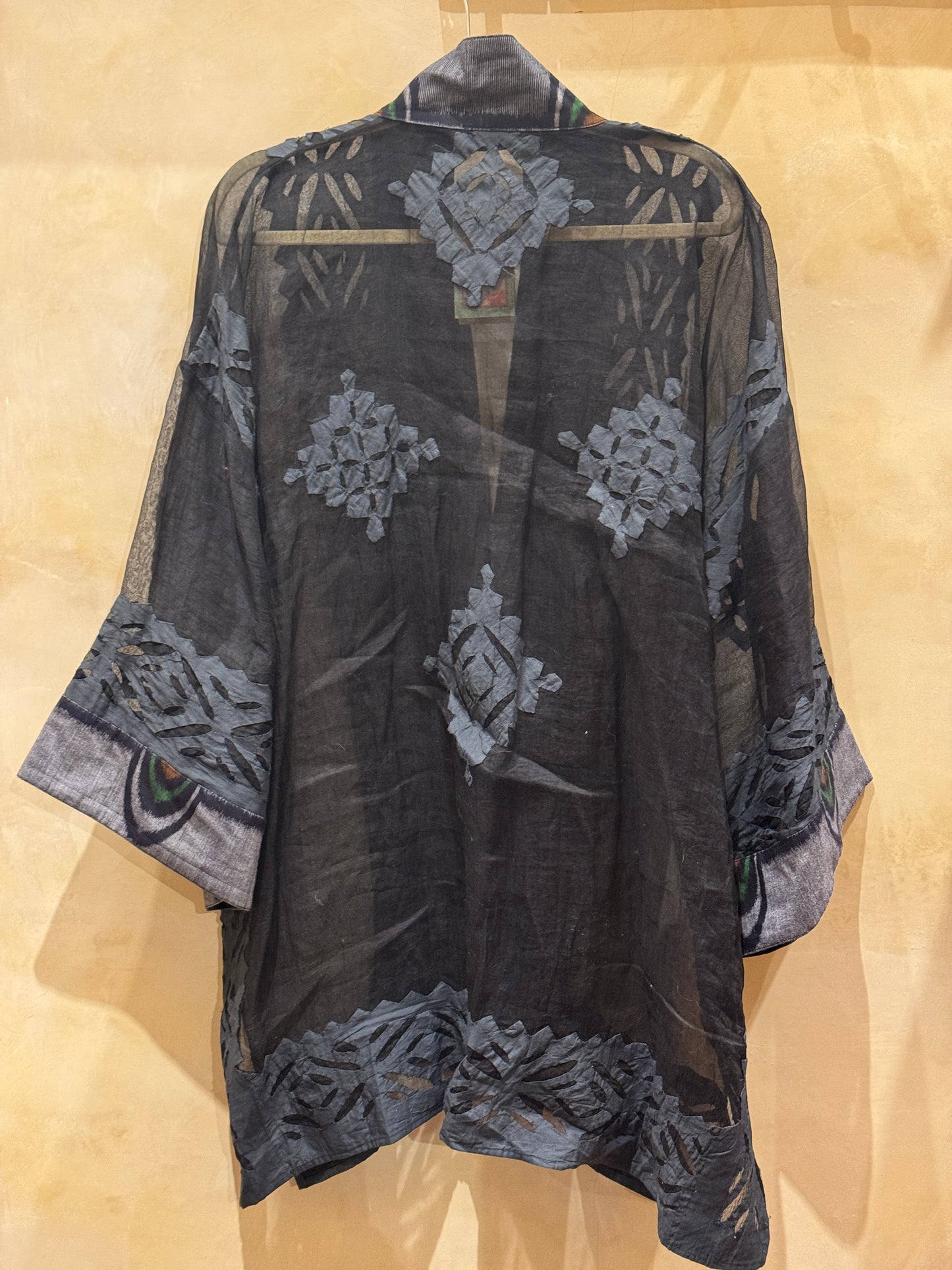 ORGANZA APPLIQUÉ KIMONO