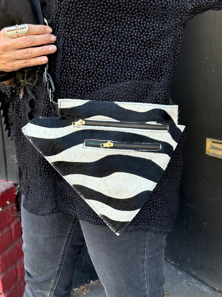 TRIANGLE ZEBRA CROSS BODY BAG