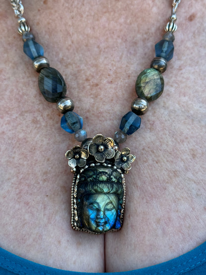 LABRADORITE FLASH QUANYIN NECKLACE