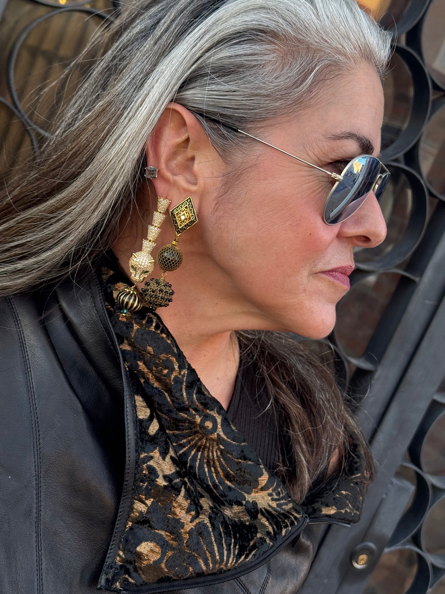 BLACK LEATHER CAPELET