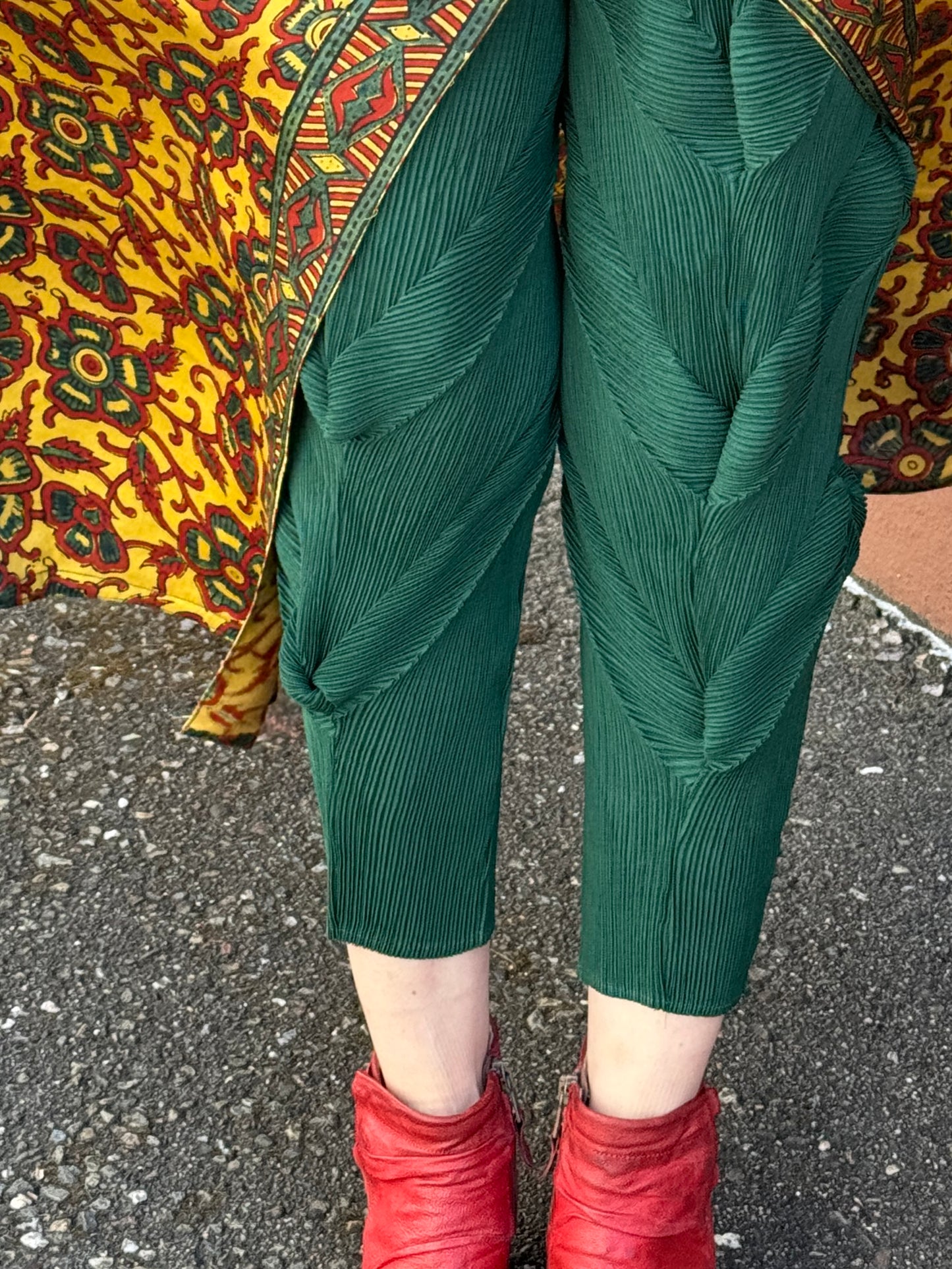 GREEN KABUKI PANTS