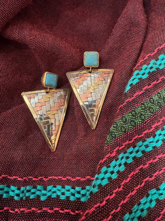 WOVEN MIX METAL TRIANGLE EARRINGS