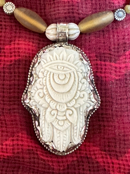 BIJOU HAMSA NECKLACE