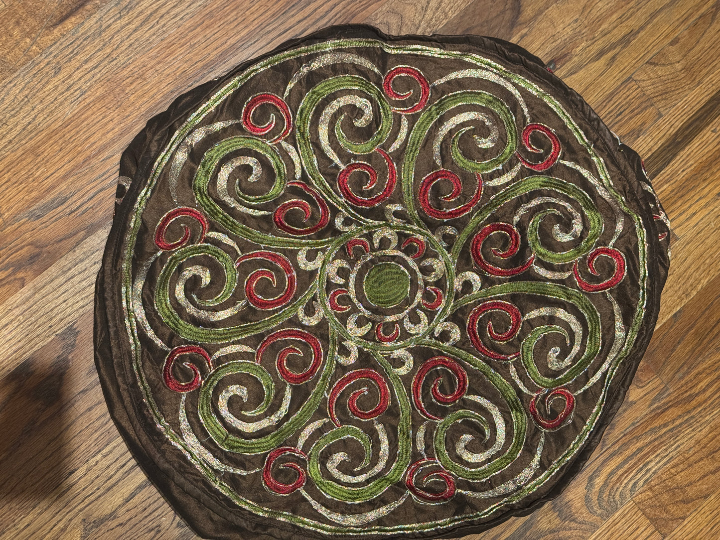 POUF SILK EMBROIDERED