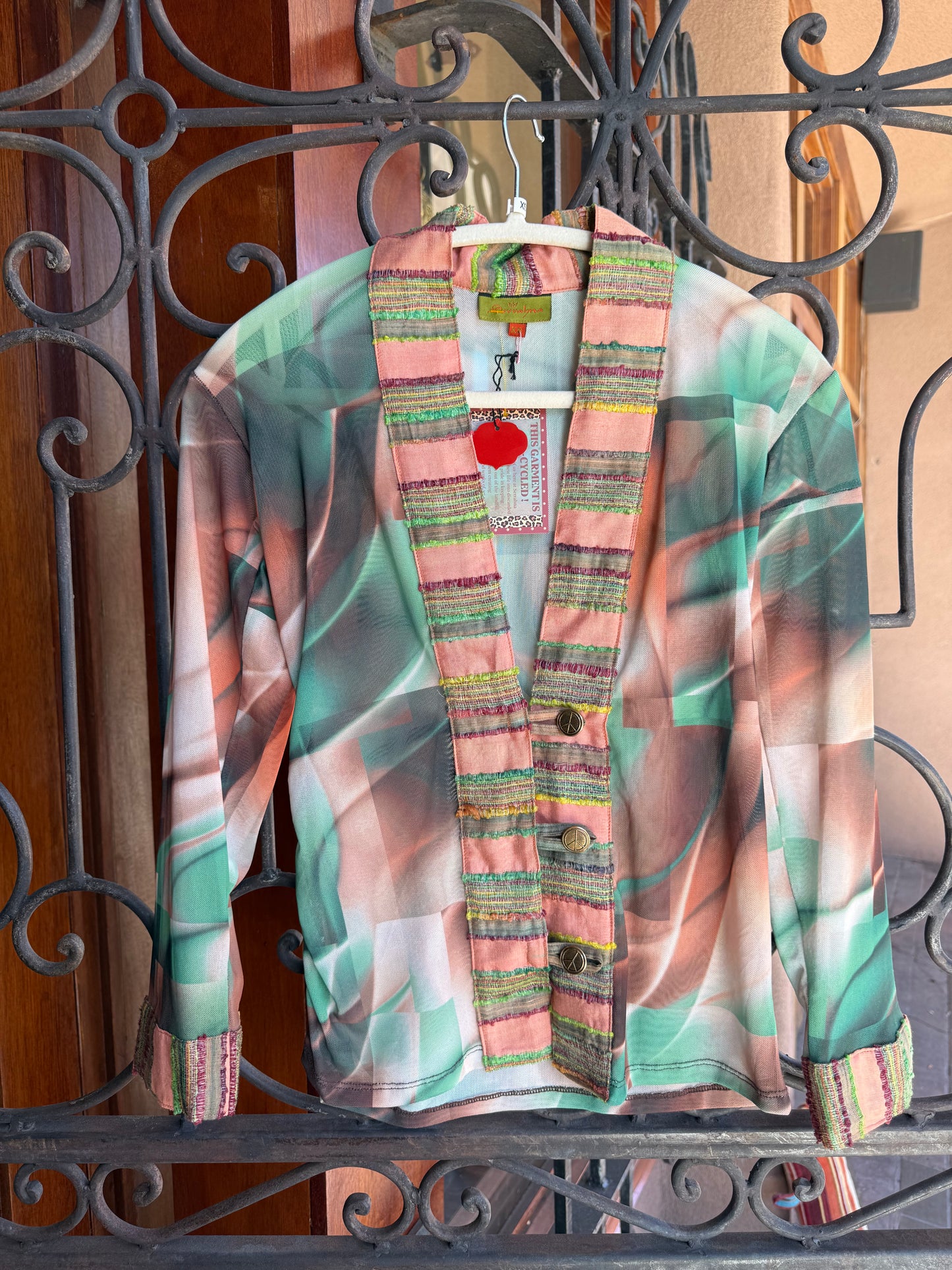 STRETCHY ABSTRACT PEACE BUTTON SHACKET