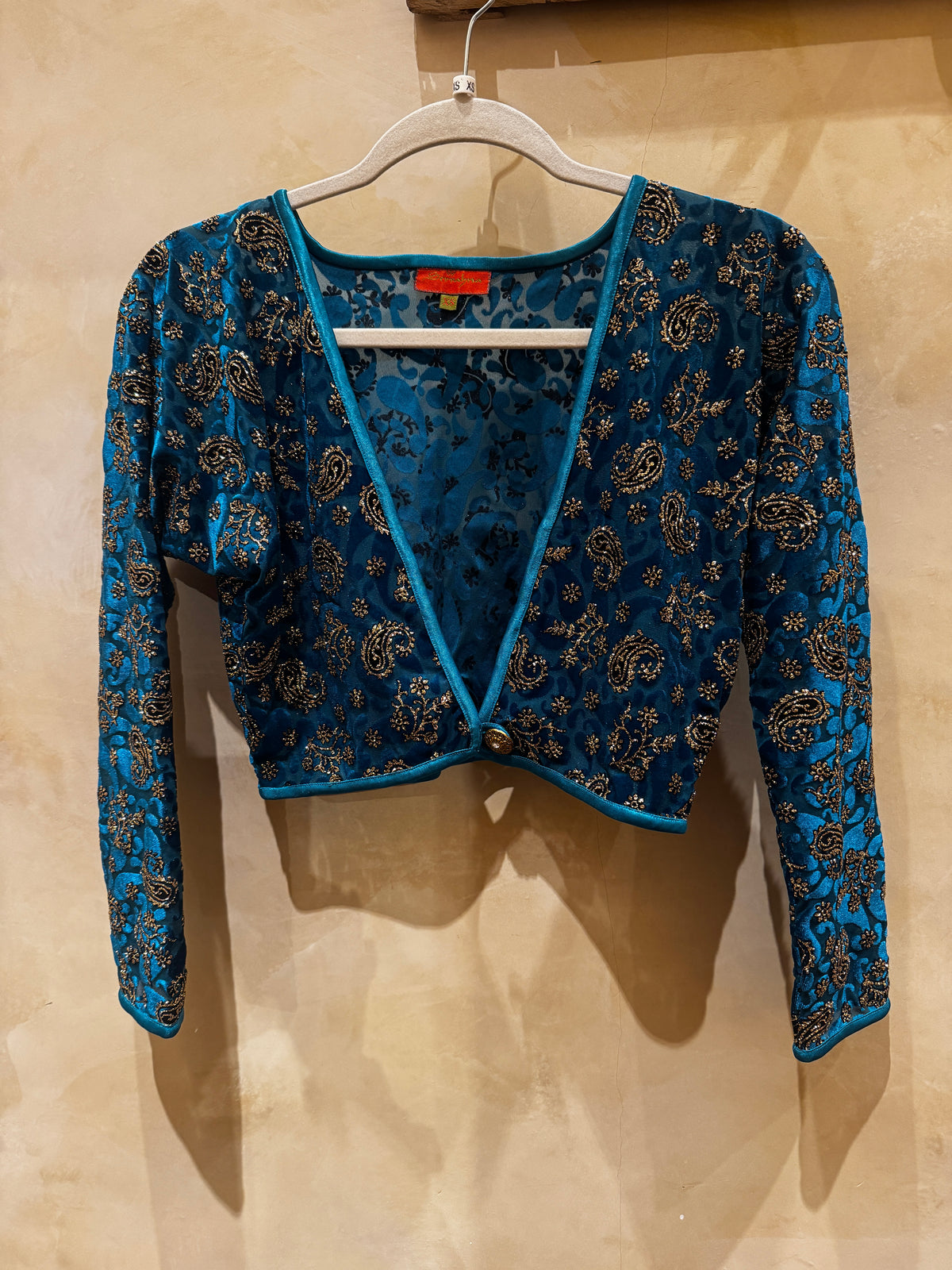GILDED PAISLEY STRETCH VELVET SHRUG