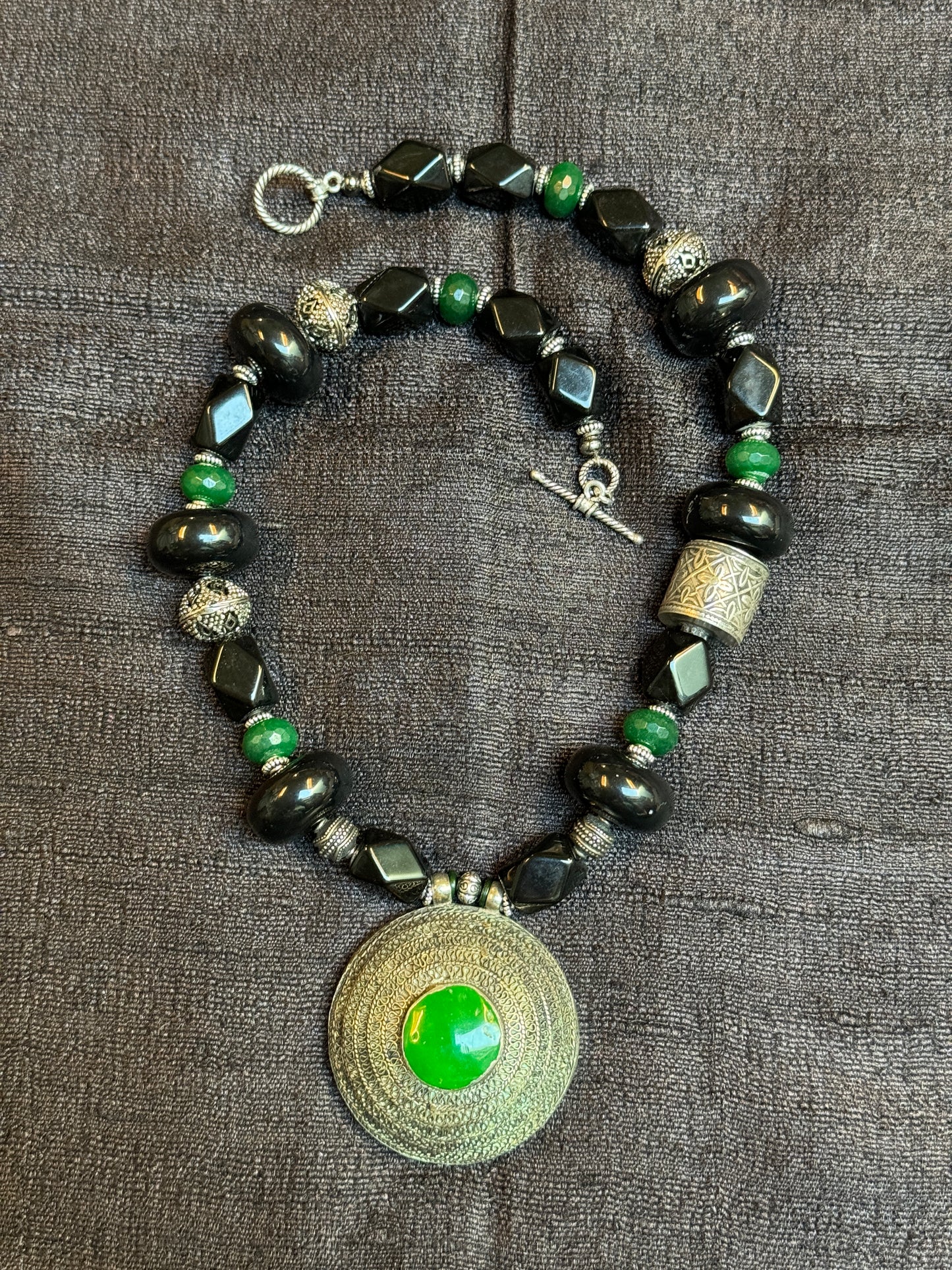 GREEN BULLSEYE NECKLACE