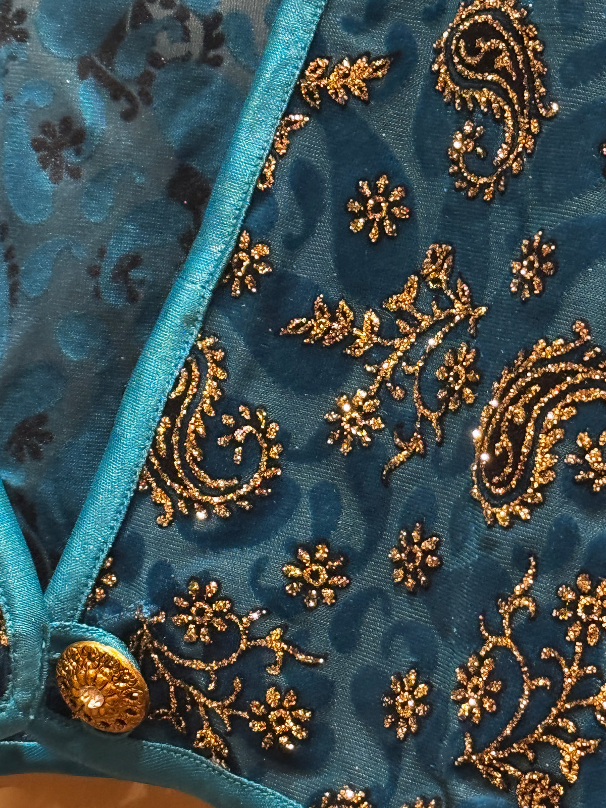 GILDED PAISLEY STRETCH VELVET SHRUG