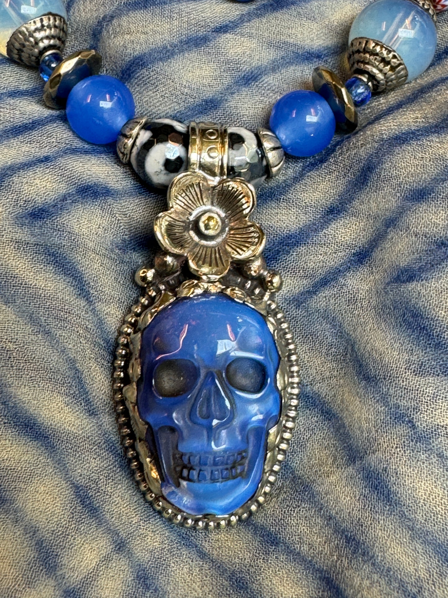 MOONLIGHT GLOW SKULL NECKLACES