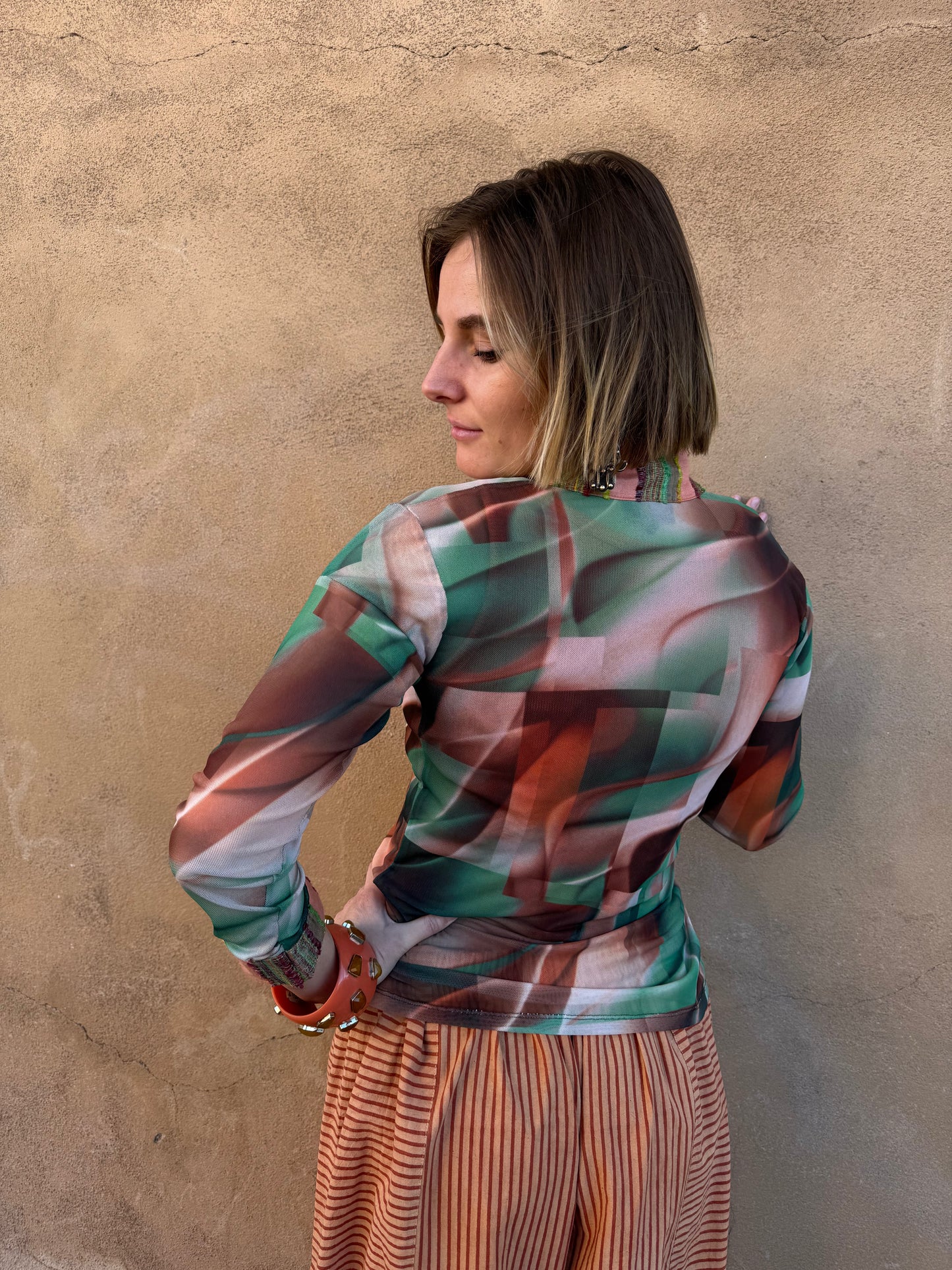 STRETCHY ABSTRACT PEACE BUTTON SHACKET