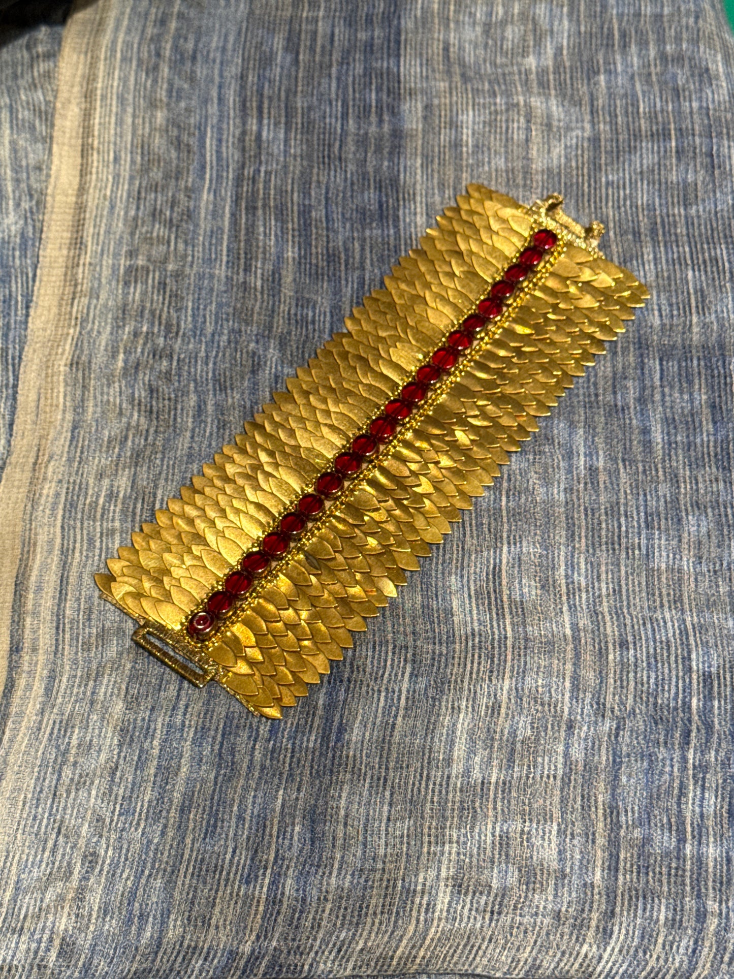 INTRICATE METAL FISH SCALE WRIST WRAPS