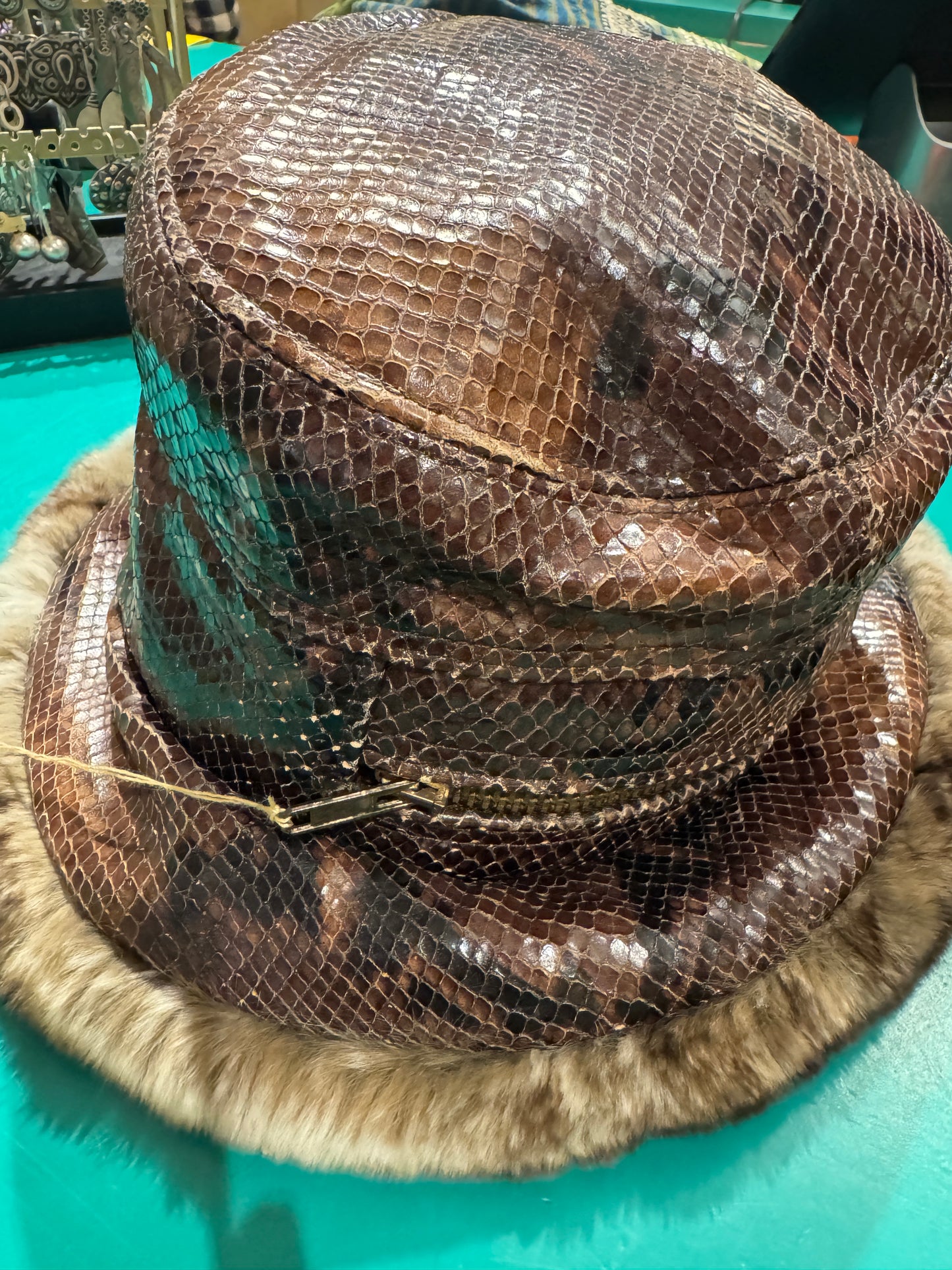 CHINCHILLA SNAKE VINTAGE BUCKET HAT