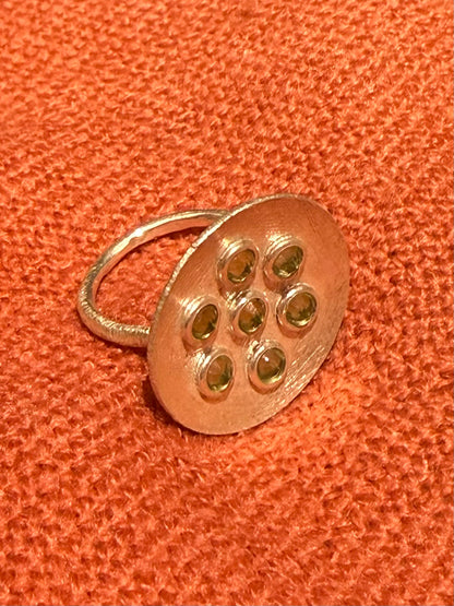 PERIDOT SPHERE RING