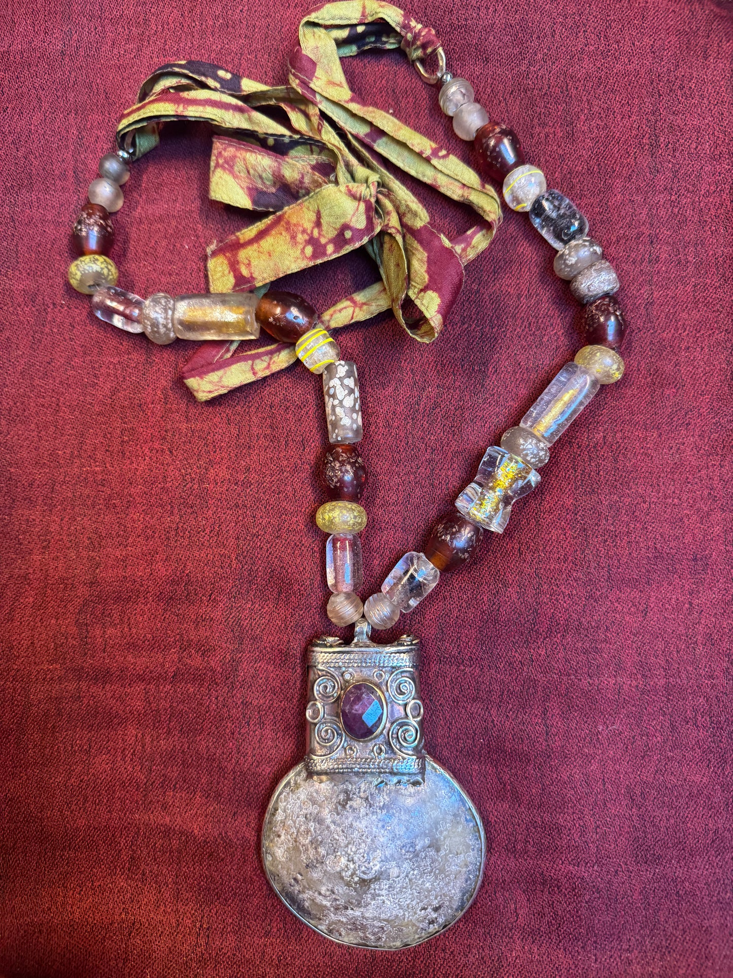 EXCAVATED ELEGANCE NECKPIECE