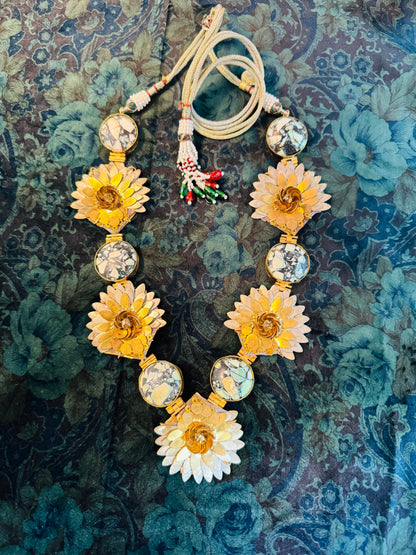 DAISY CHAIN NECKLACE
