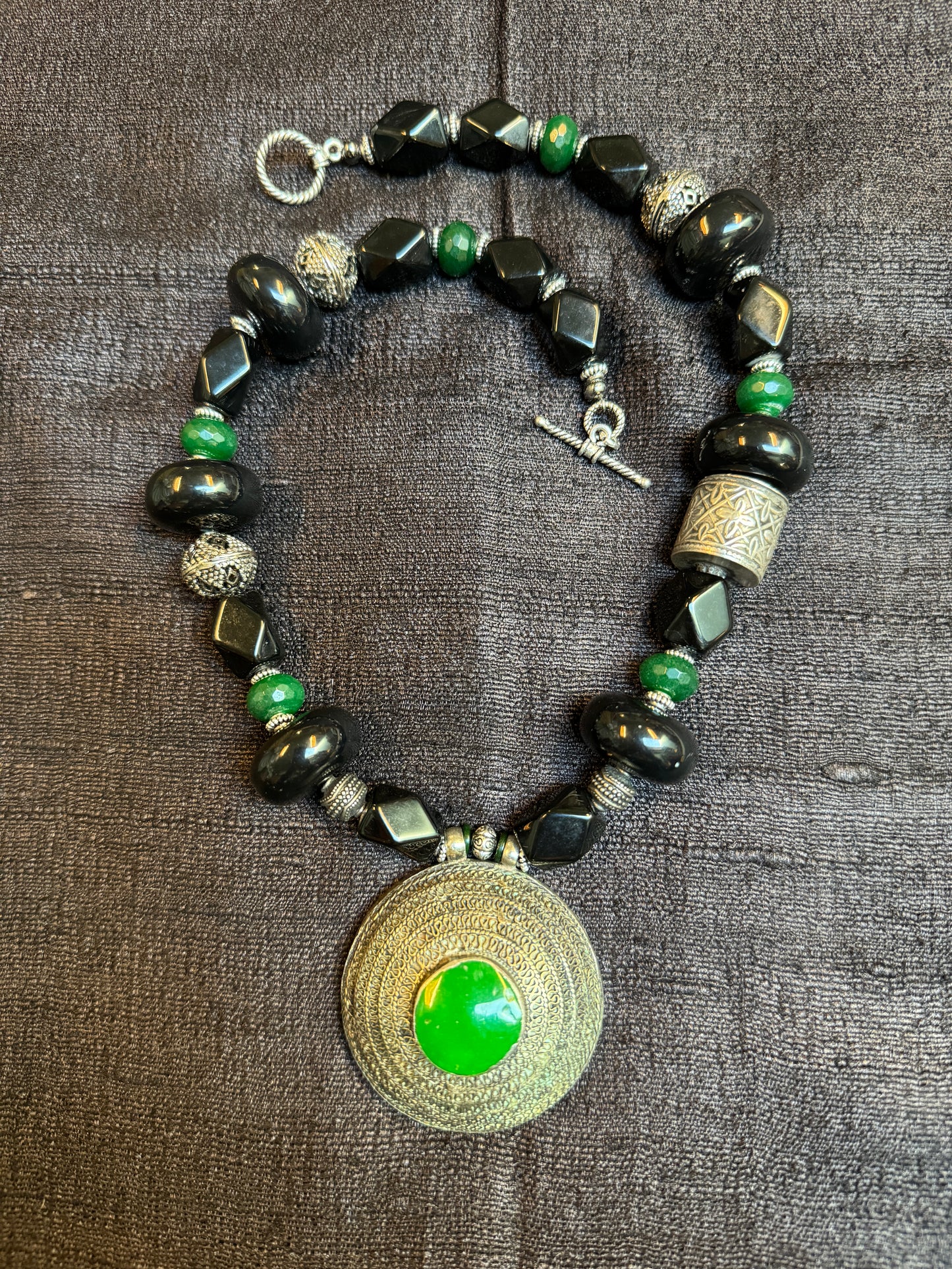 GREEN BULLSEYE NECKLACE