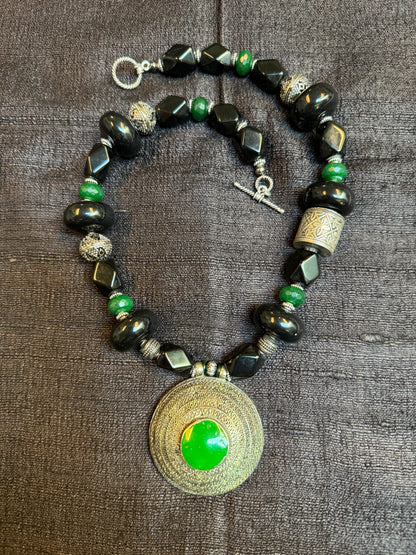 GREEN BULLSEYE NECKLACE