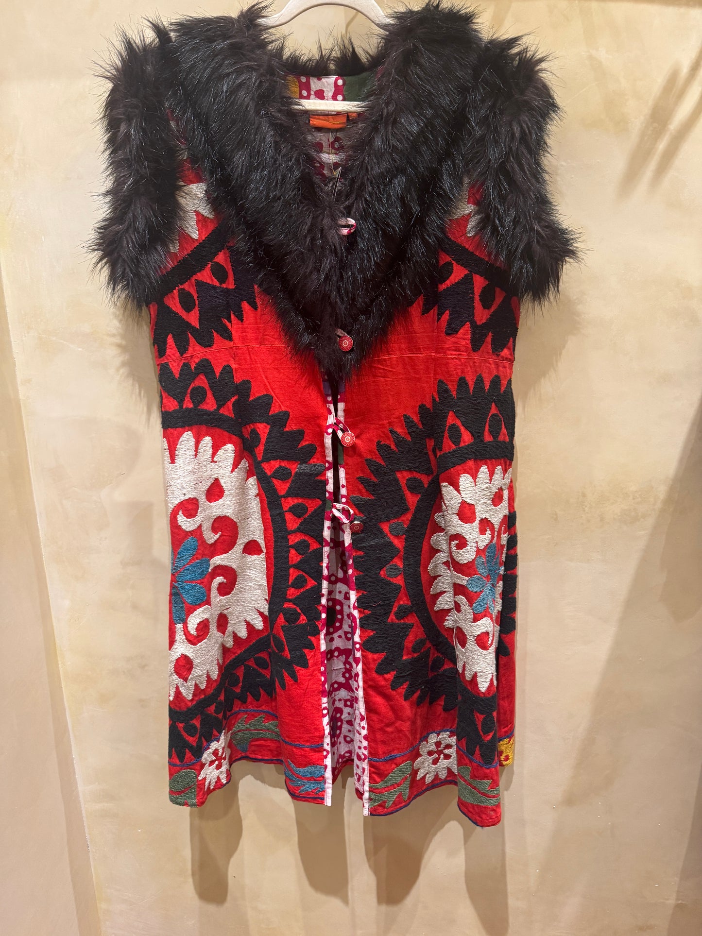 SANTA'S SUZANI VEST