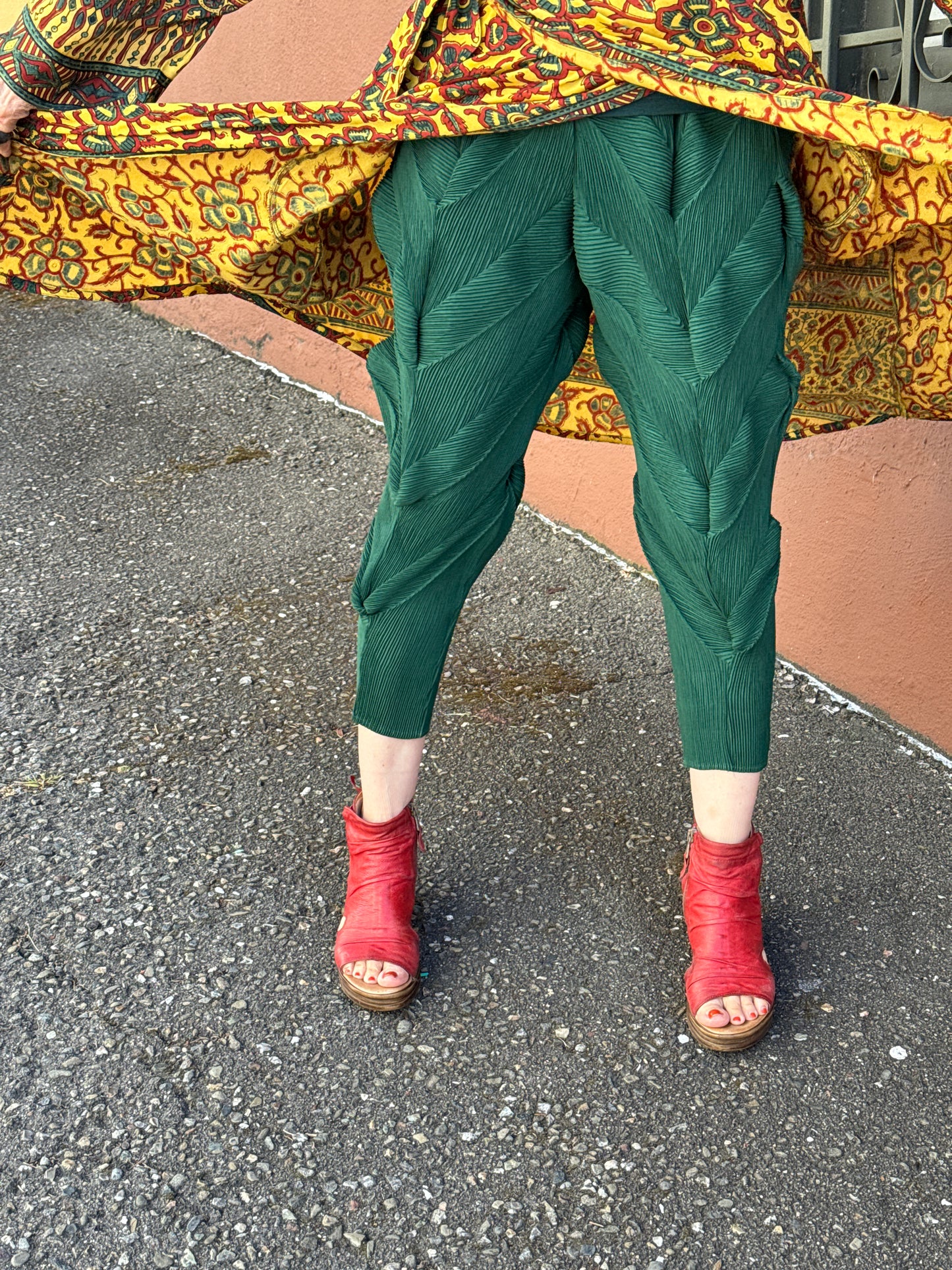 GREEN KABUKI PANTS