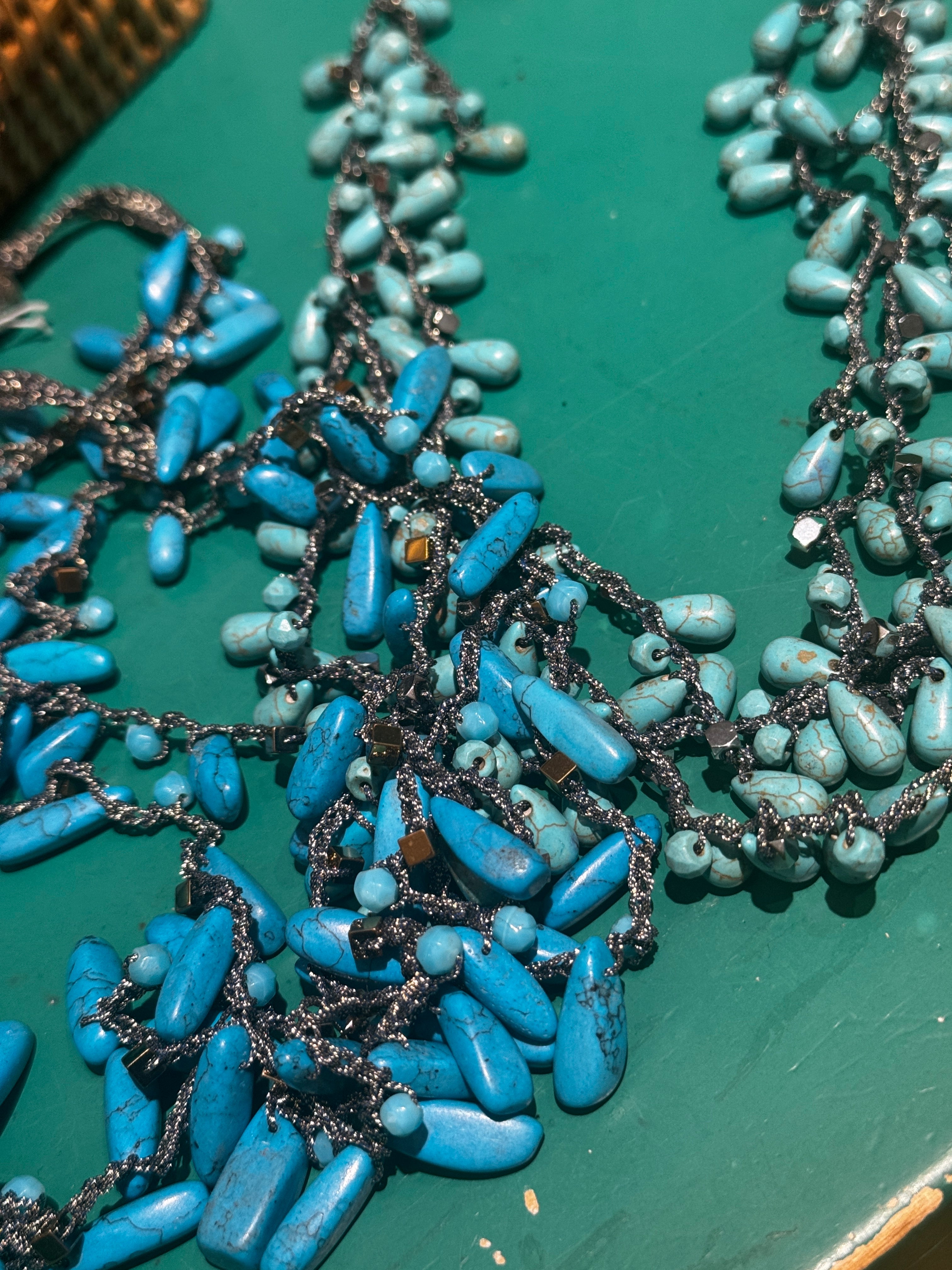 アクセサリー serena B-COM TURQUOISE 3 STRAND CROCHET NECKLACE – SERRAHNA
