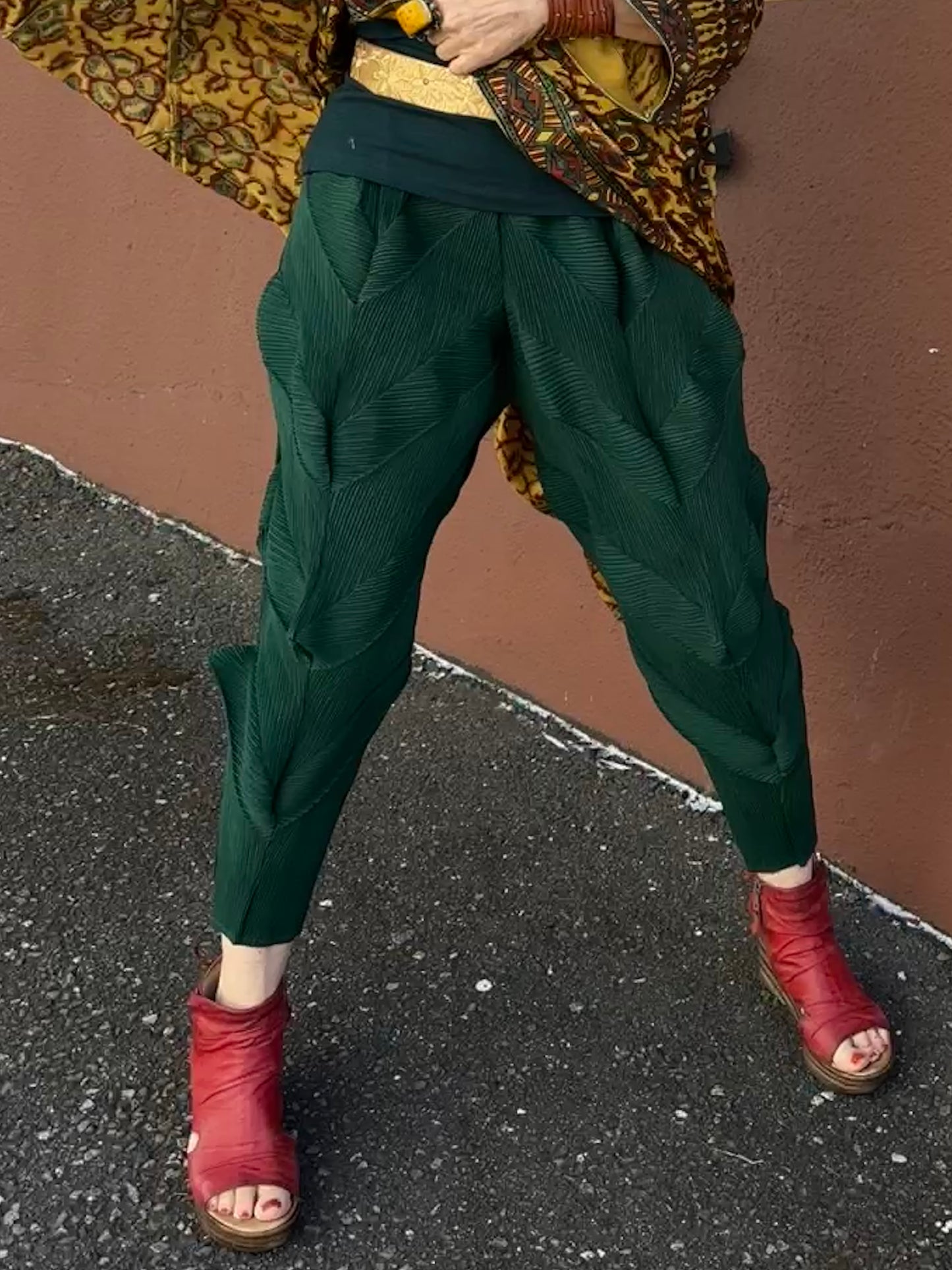 GREEN KABUKI PANTS