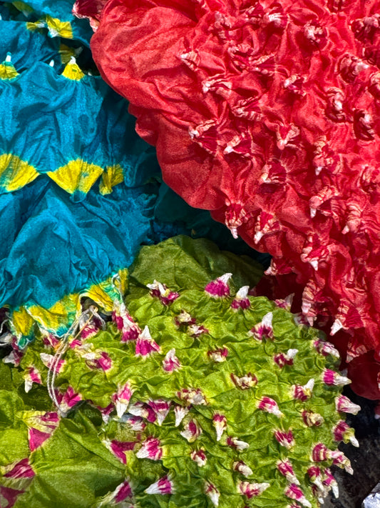 SILK BANDHANI PIE CRUST SCARF