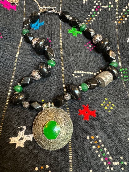 GREEN BULLSEYE NECKLACE