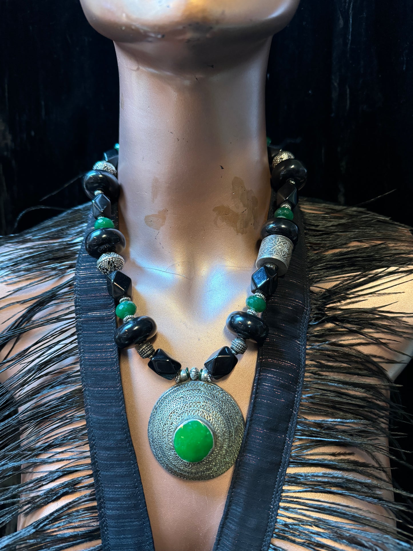 GREEN BULLSEYE NECKLACE