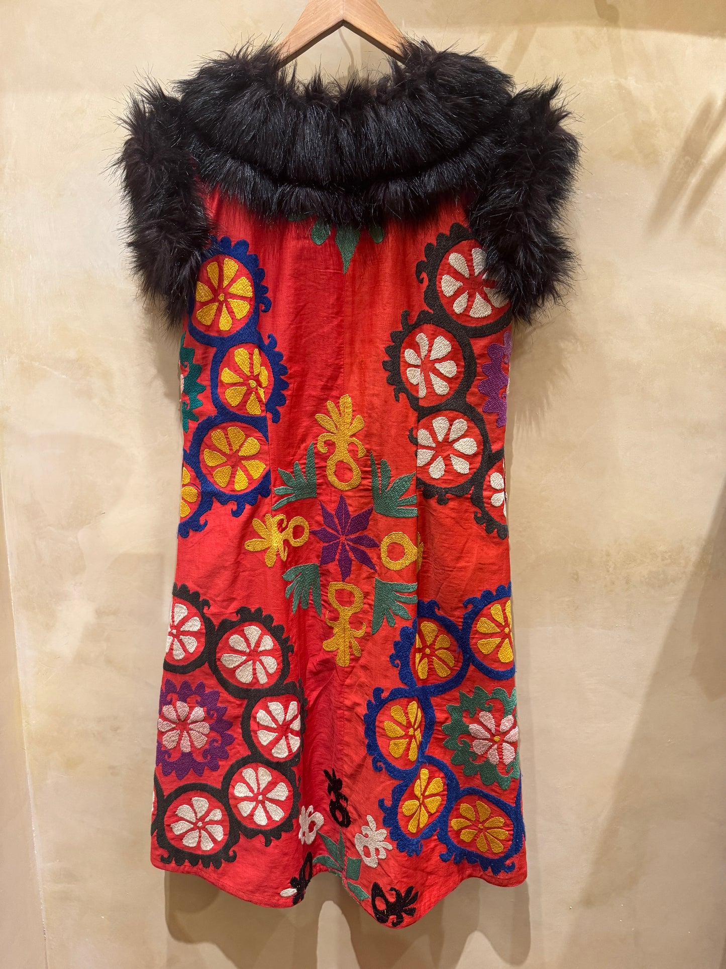 SANTA'S SUZANI VEST
