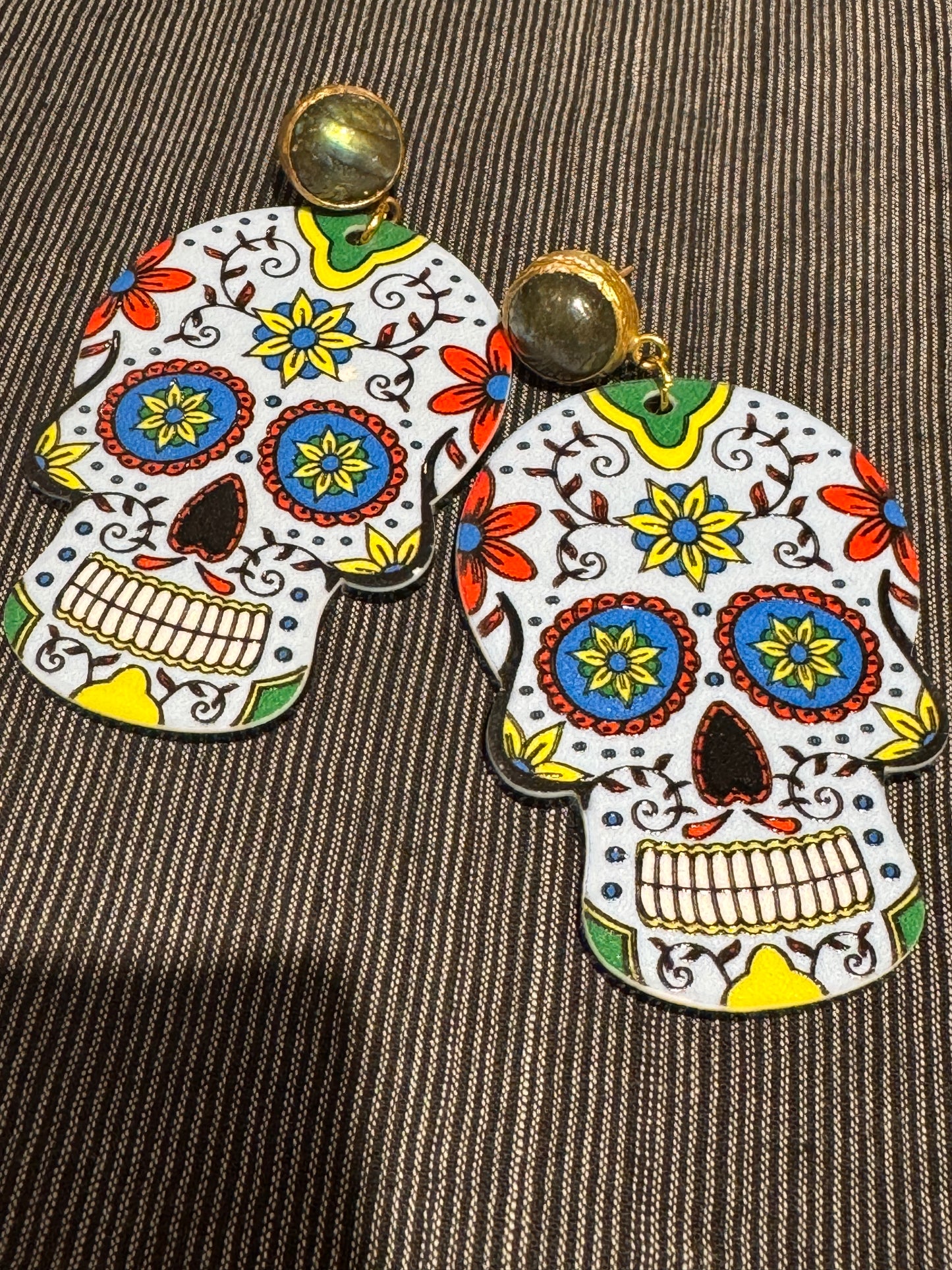 SKULL EARRINGS OF RESIN AND GEMSTONE TOPS