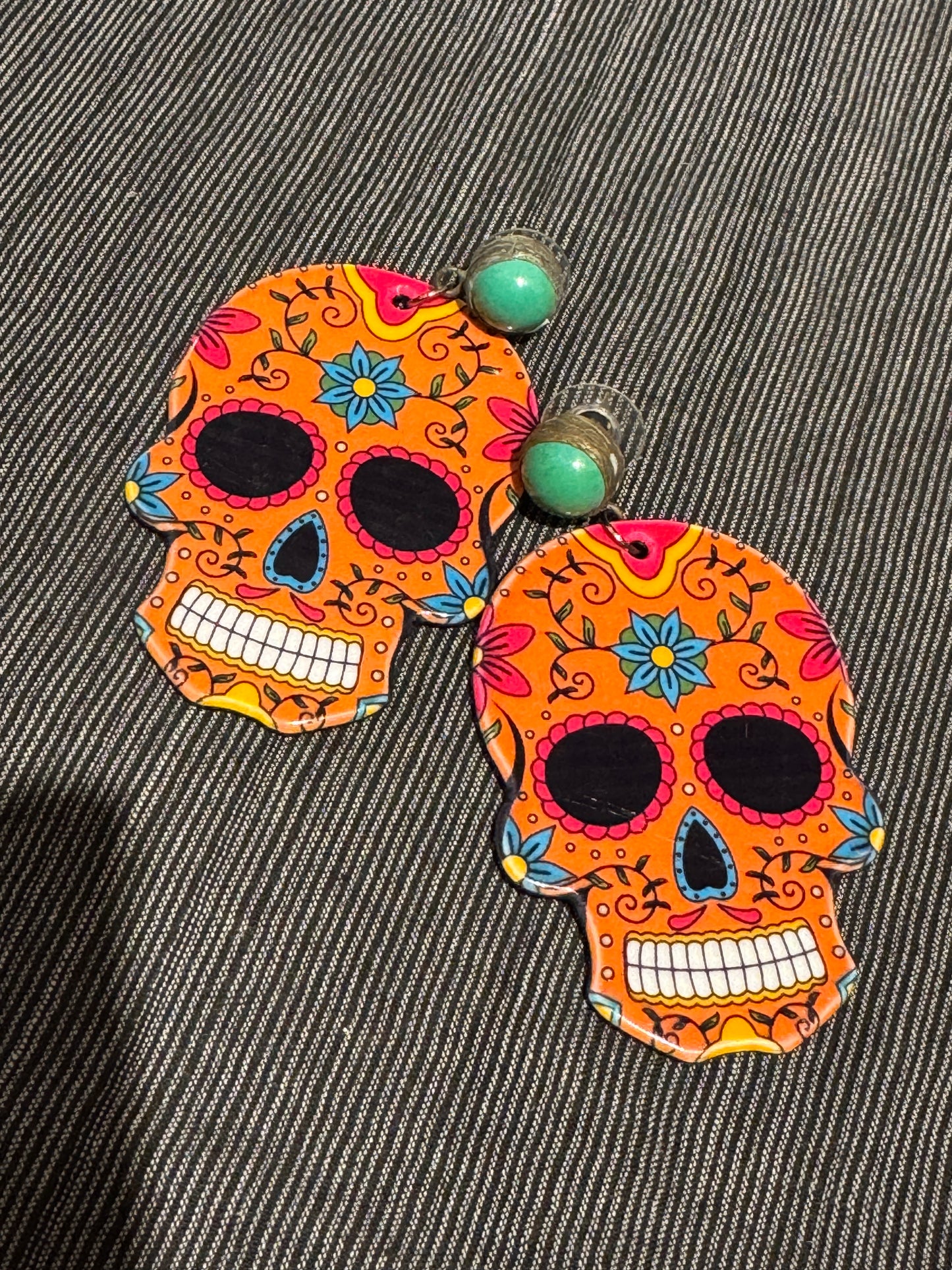 SKULL EARRINGS OF RESIN AND GEMSTONE TOPS
