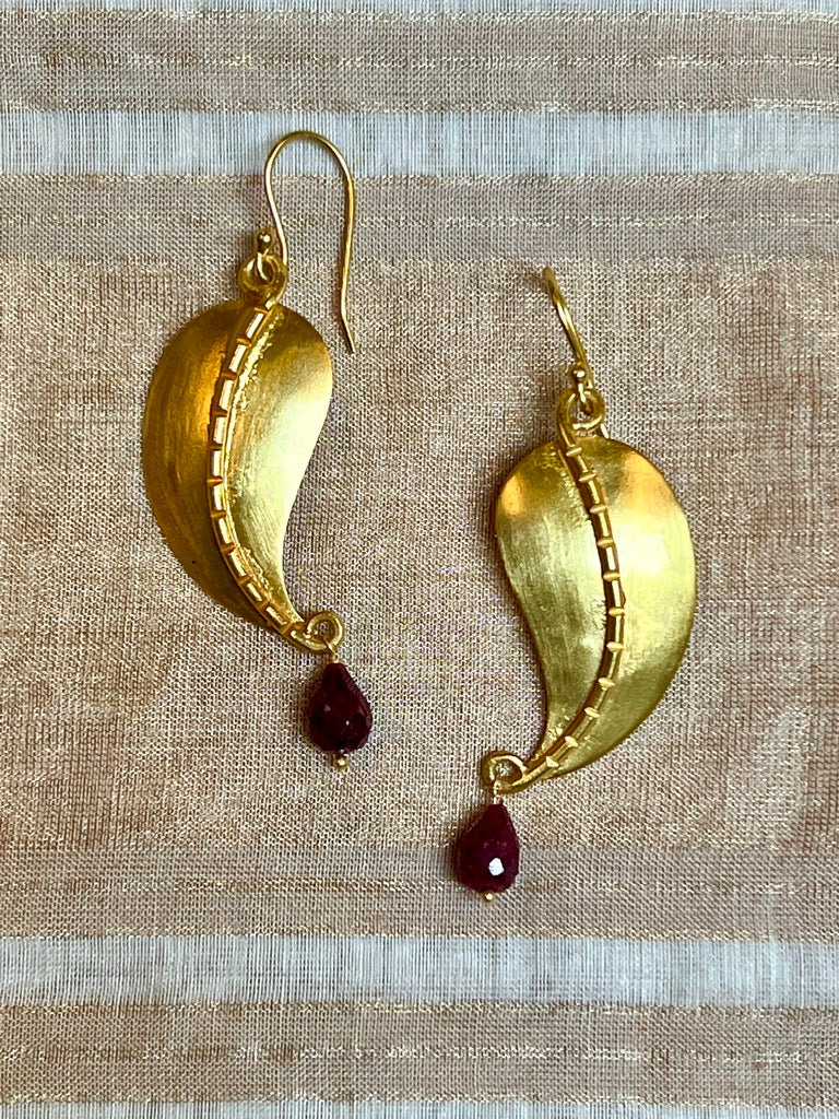 Gold plated leaf shape earrings carnelian dangles Andrea Serrahn Serrahna