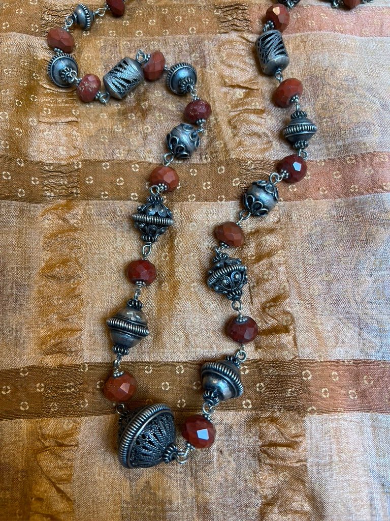 VINTAGE HAND-CRAFTED BEAD NECKLACE