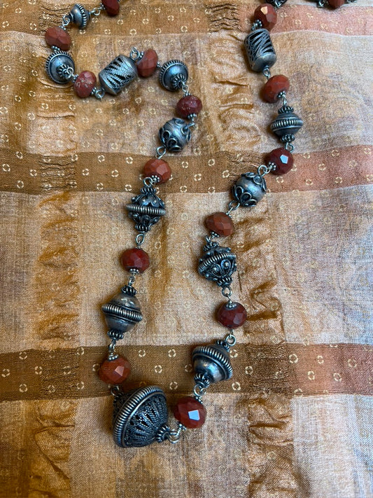 VINTAGE HAND-CRAFTED BEAD NECKLACE