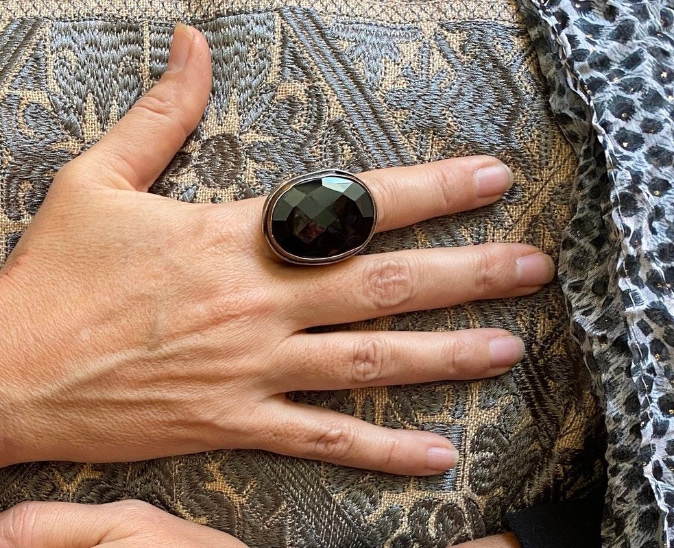 Black oval spinel ring faceted lustrous Andrea Serrahn Serrahna