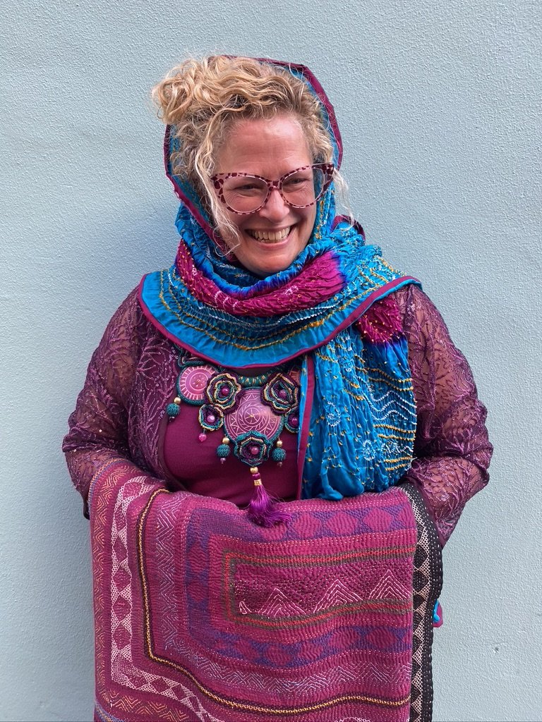 Bandhani silk shawl crocheted tassels plum turquoise Andrea Serrahn Serrahn